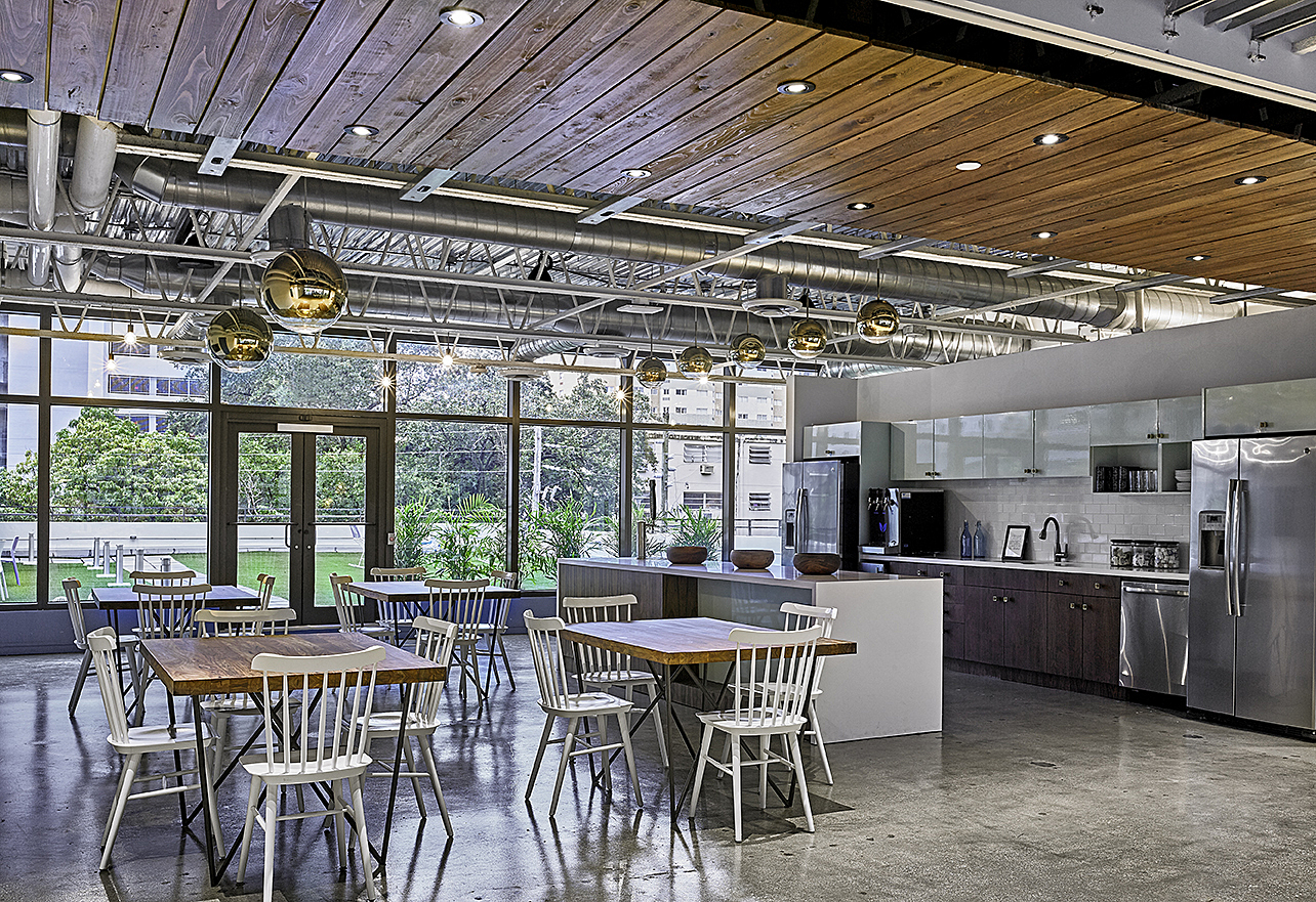 Modern Space with Rooftop Terrace - Image 4 of 9