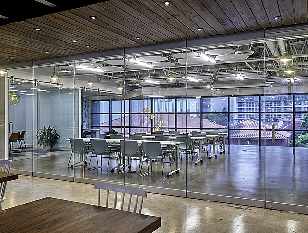 Modern Space with Rooftop Terrace - Image 5 of 9