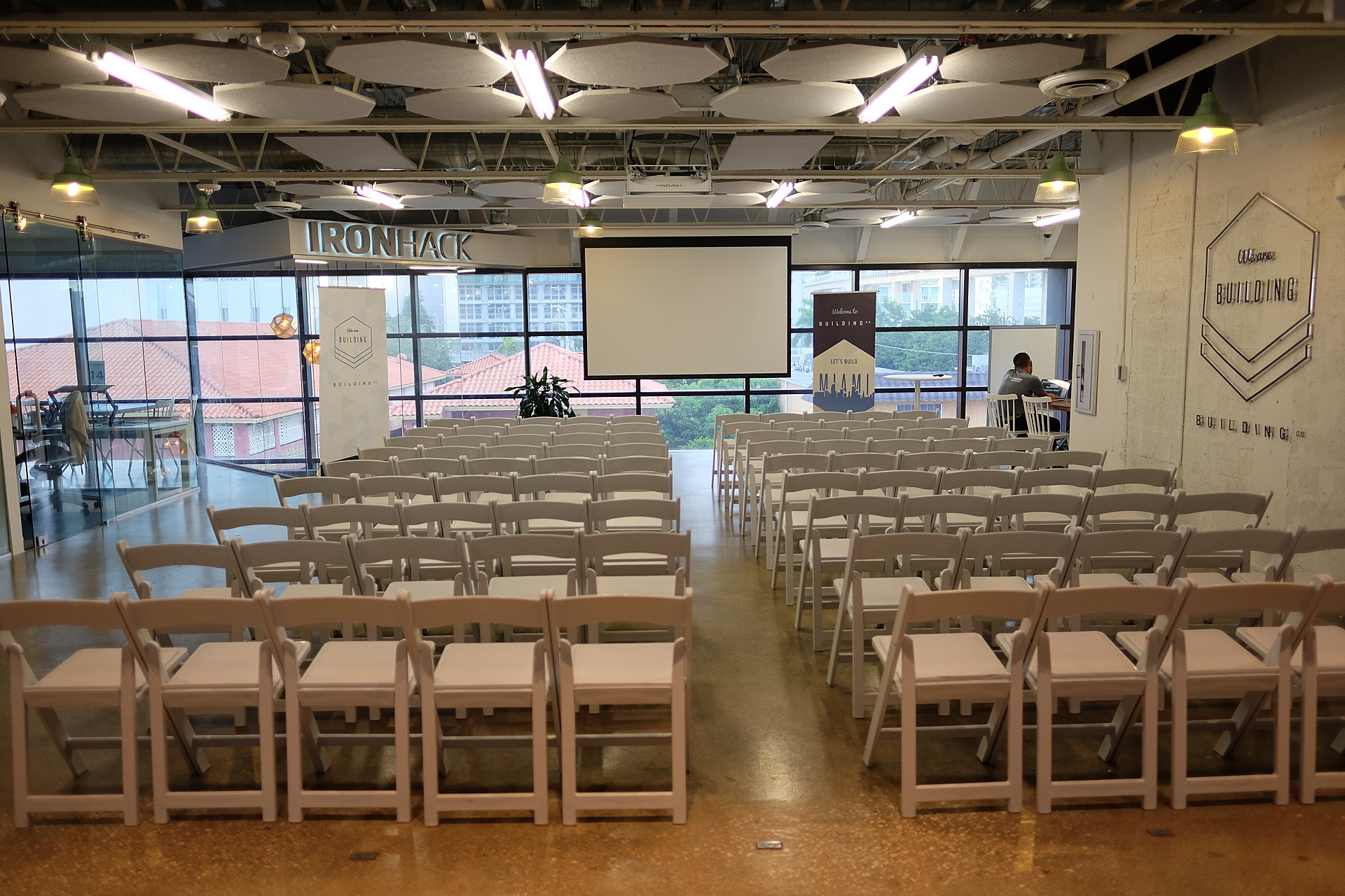 Modern Space with Rooftop Terrace - Image 7 of 9