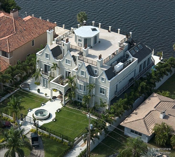 Castle on the Middle River - Image 3 of 8