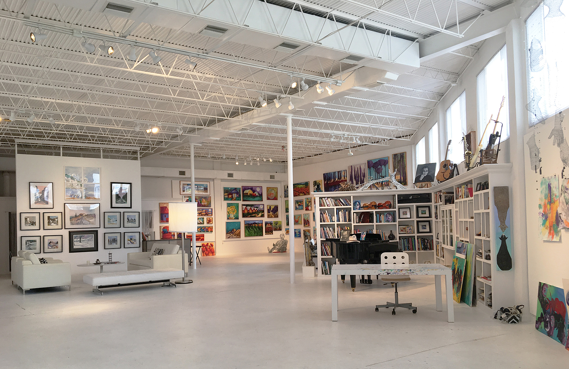 Bright Artistic Warehouse - Image 3 of 10