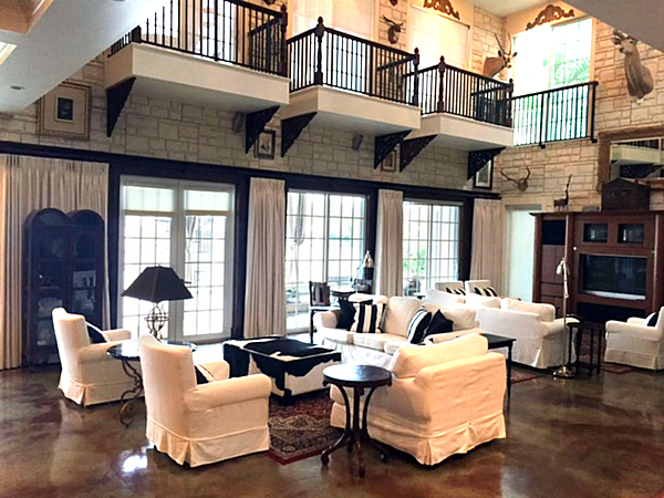 Castle on the Middle River - Image 7 of 8