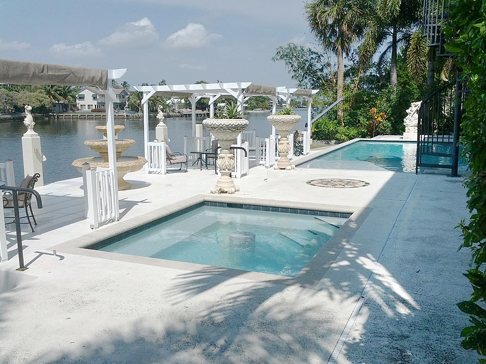 Castle on the Middle River - Image 8 of 8