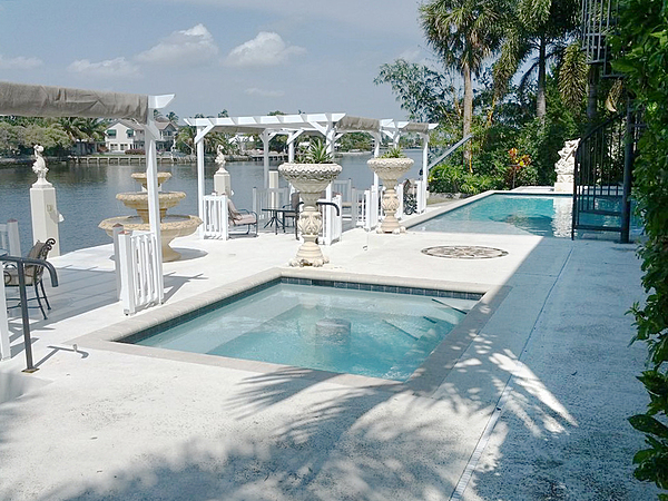 Castle on the Middle River - Image 8 of 8