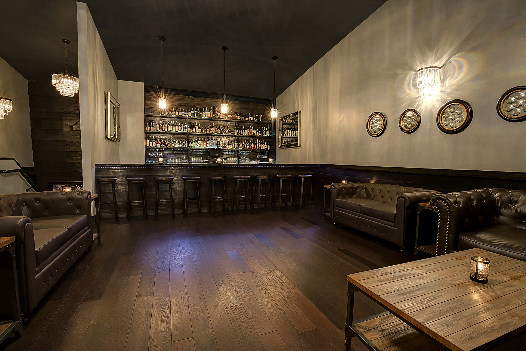 Elegant event venue with a classic touch. - Image 6 of 8