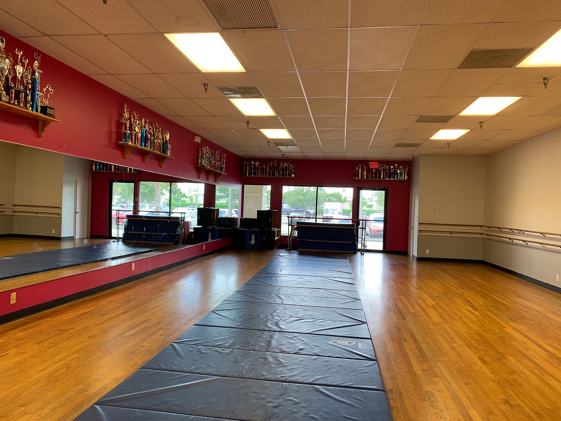 Spacious gallery and studio space  - Image 2 of 4