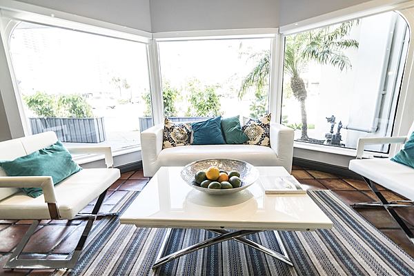 Bright, spacious foodie venue. - Image 1 of 6