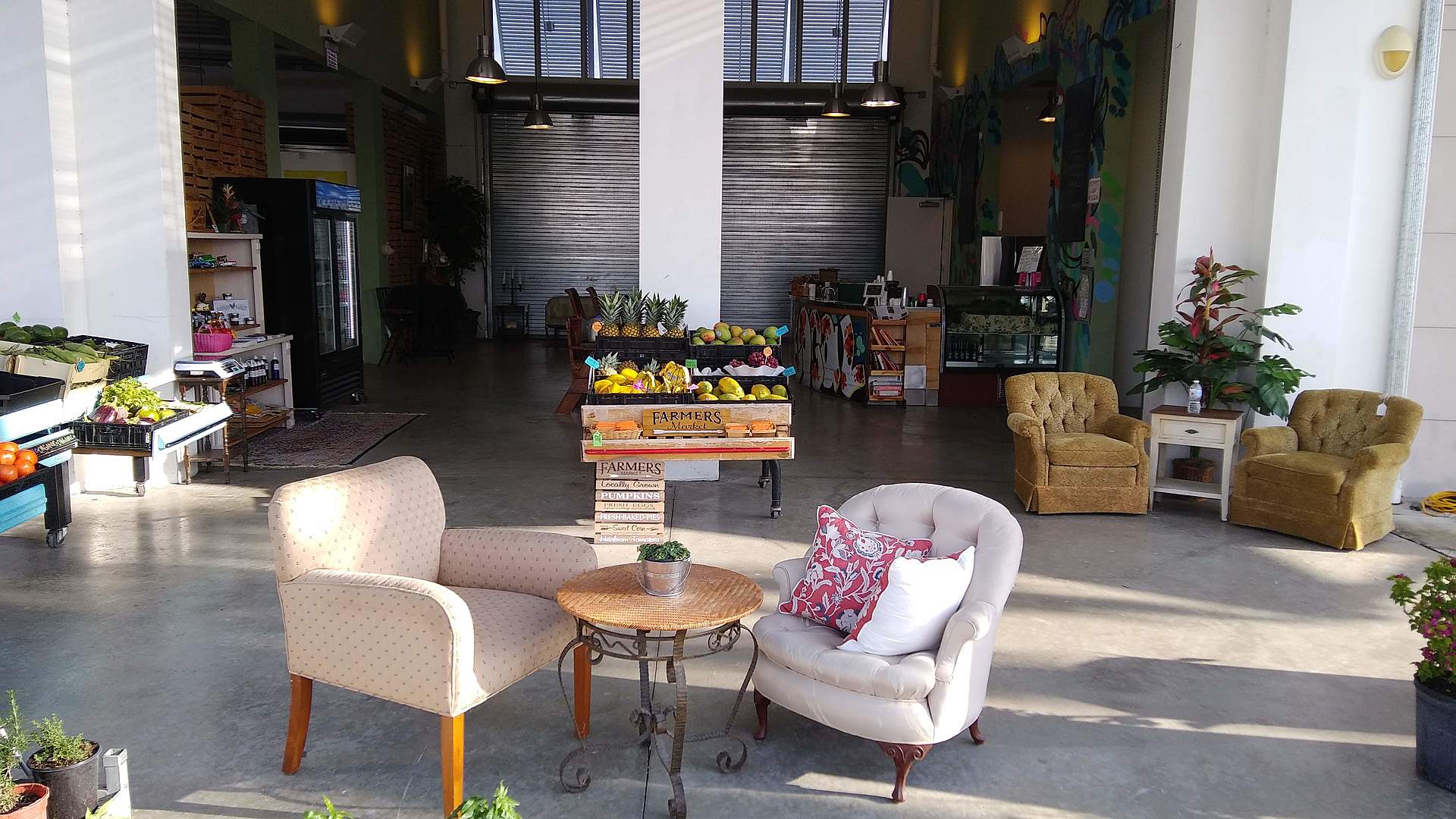 Open air market and commercial kitchen w/open lawn - Image 1 of 7