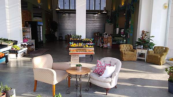 Open air market and commercial kitchen w/open lawn - Image 1 of 7