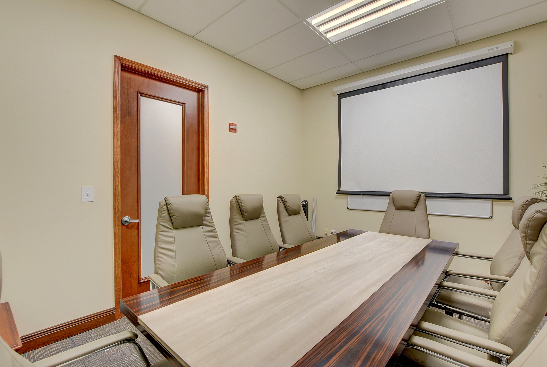 Conference Room - Image 3 of 4