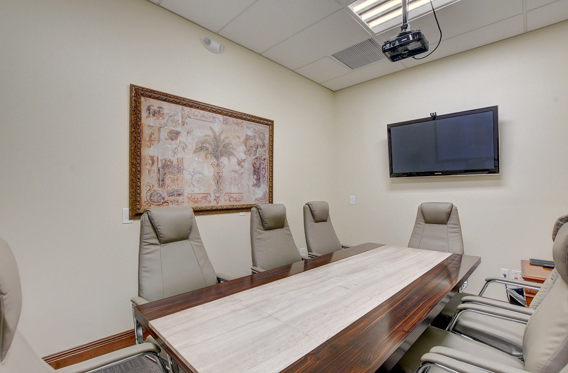 Conference Room - Image 4 of 4