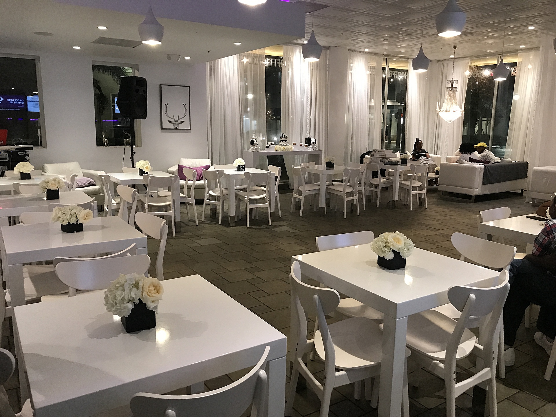 Bright, Elegant & Versatile Space - Image 6 of 9