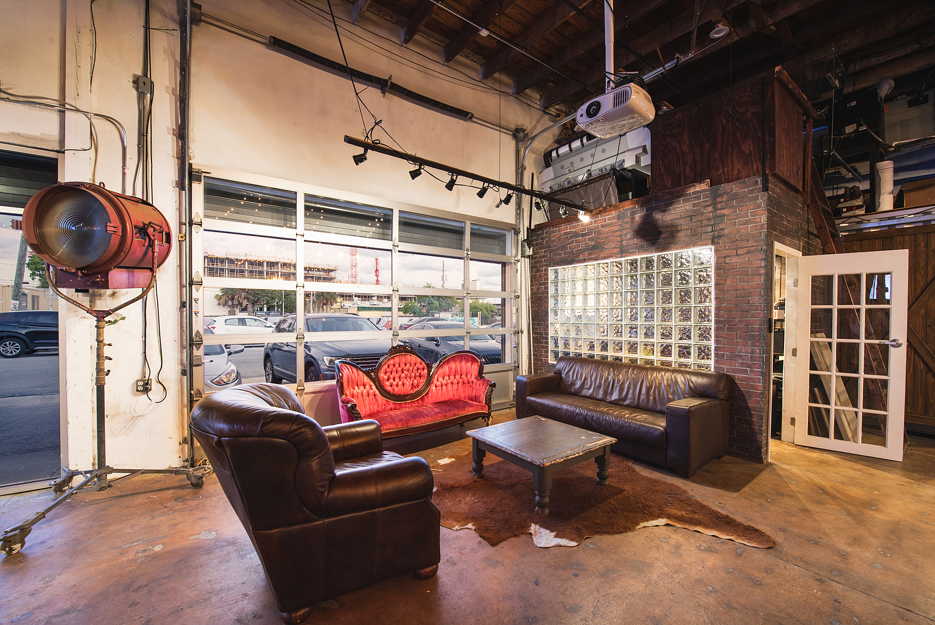  4000 sqft Warehouse Studio in Historic Arts Dist. - Image 4 of 6