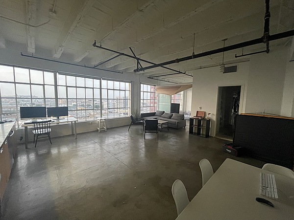 Open Loft Space With Broad Windows - Image 5 of 9