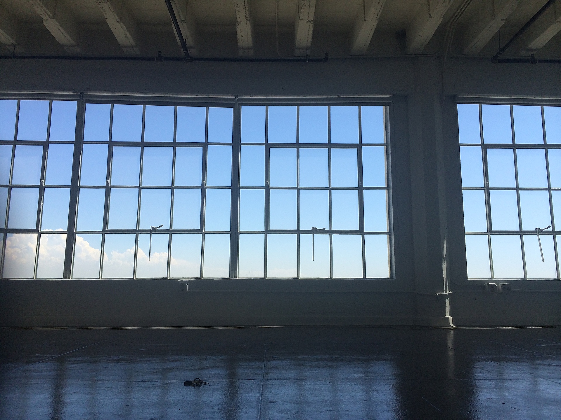 Open Loft Space With Broad Windows - Image 8 of 9