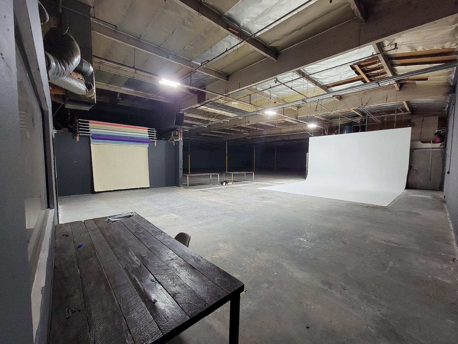 Massive 25,000 Sq Ft 24-Hour Production Studio - Image 4 of 8