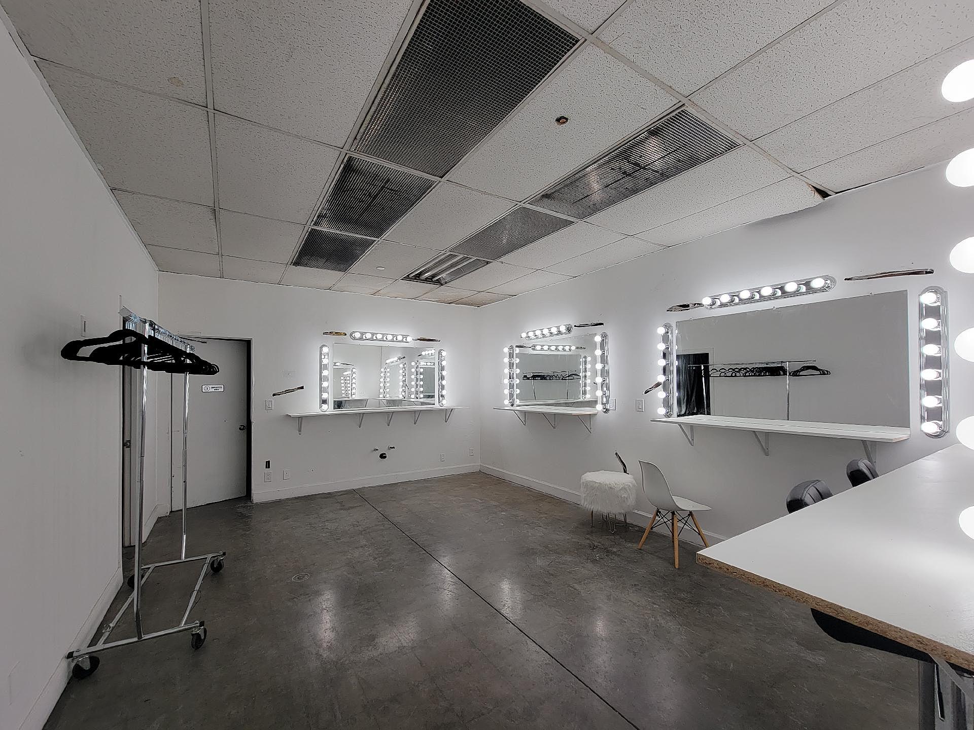 Massive 25,000 Sq Ft 24-Hour Production Studio - Image 5 of 8