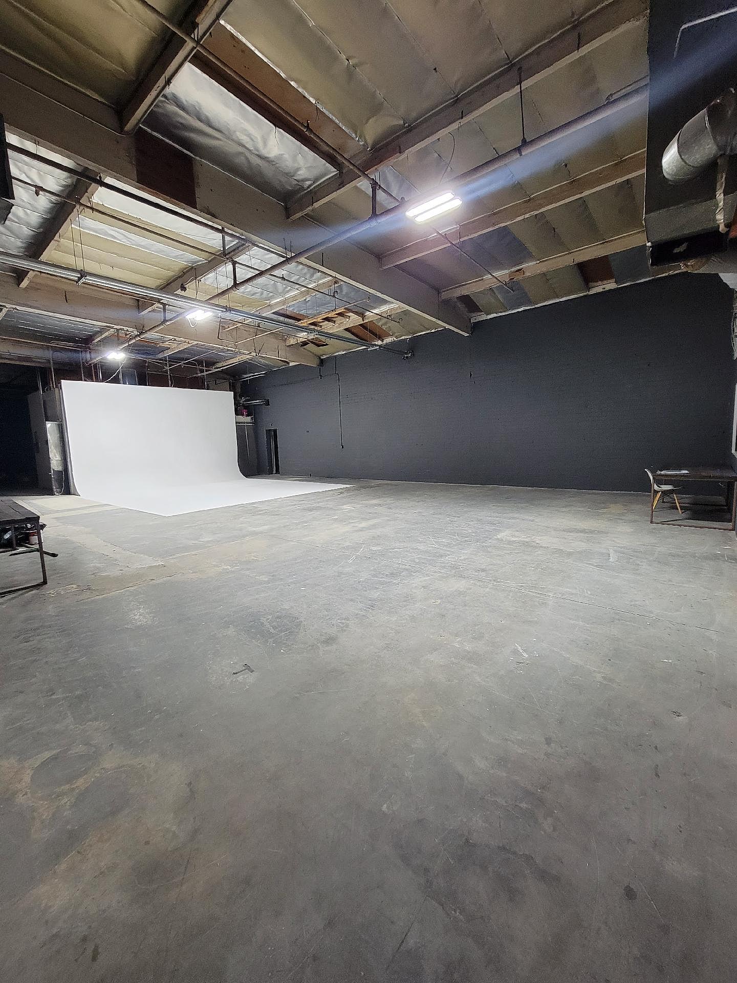 Massive 25,000 Sq Ft 24-Hour Production Studio - Image 6 of 8